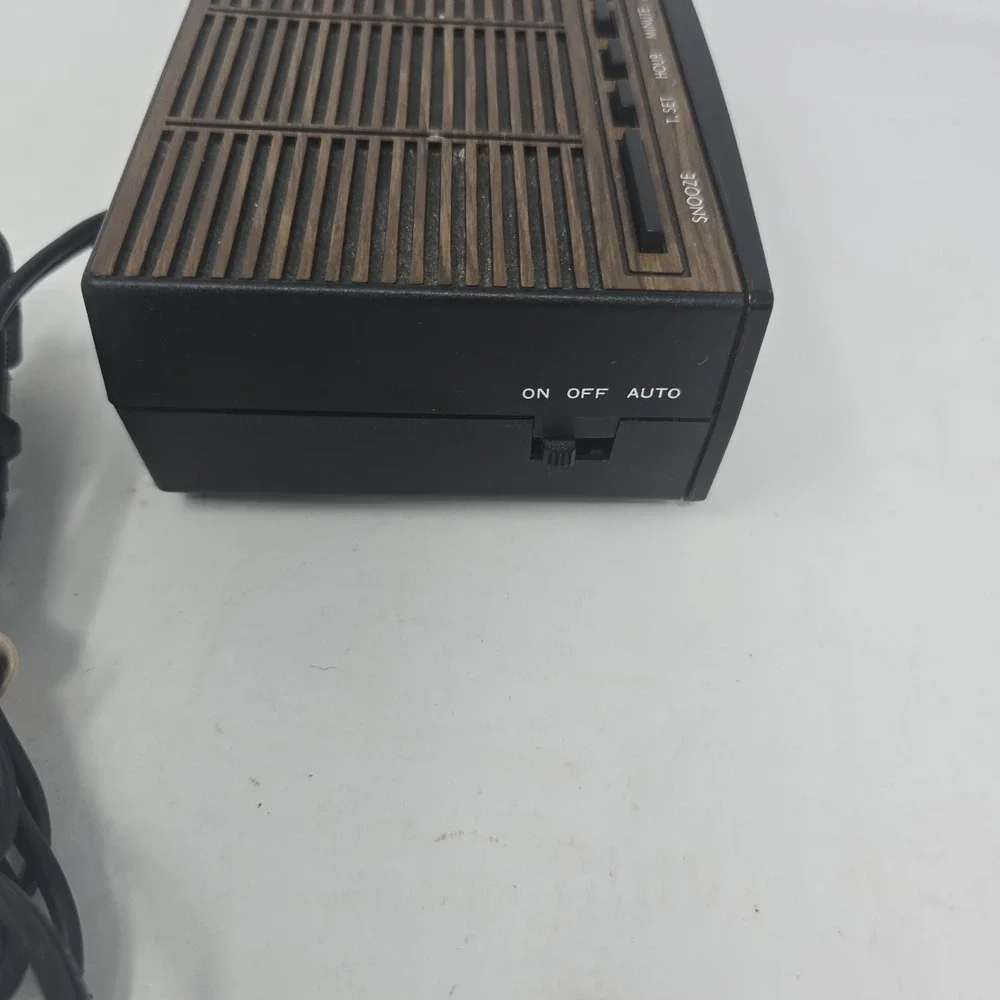 Windsor AM/FM Electronic Clock Radio